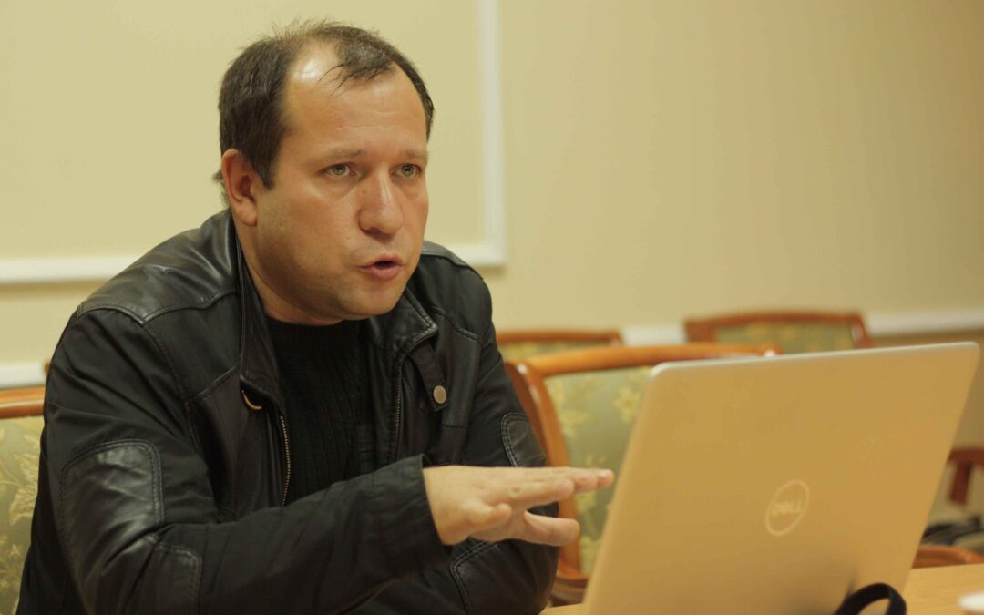 Российская Федерация: МКЮ осуждает нападения на лауреата премии Мартина Энналса в 2013 году, Сводная Мобильная Группа.